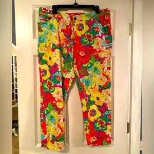 Sofia Vergara floral capri pants